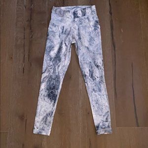 White and black marble yoga pants